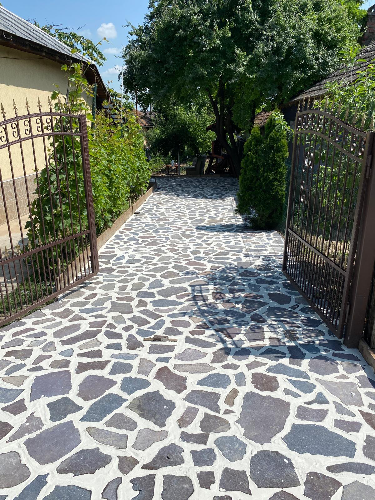 Pavaj alei și trotuare