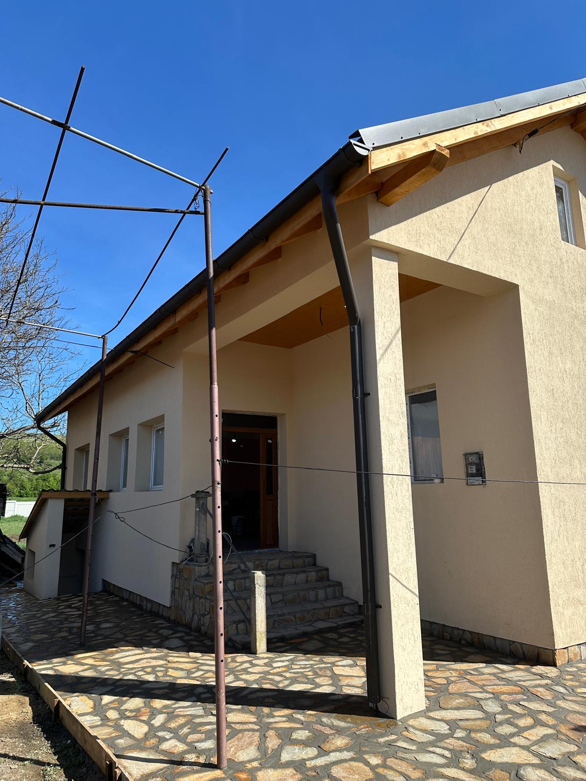 Placare soclu casă